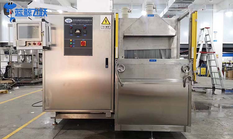 糖心TV官方网页进行除油操作的流程及对比人工清洗的优势