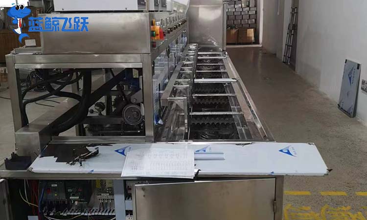 简述超声清洗器可以替代传统的塑料盒清洗方法的原因