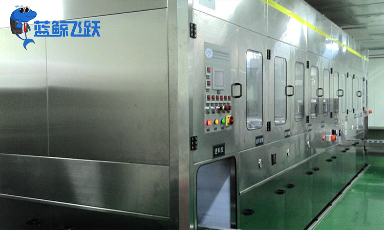 超声波清洗：保持金属灯具光亮和耐久