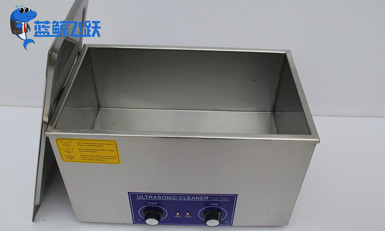 超声波清洗技术：电子零部件清洗的先进解决方案