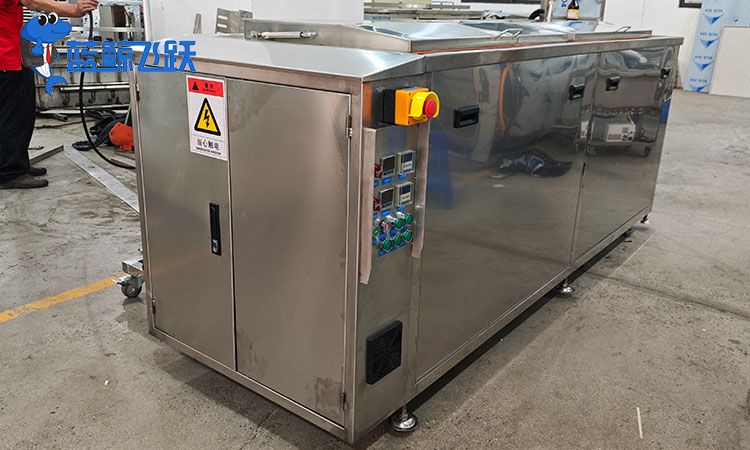 如何选择和使用糖心TV官方网页清洗油污？全面解析适用清洗液及操作技巧